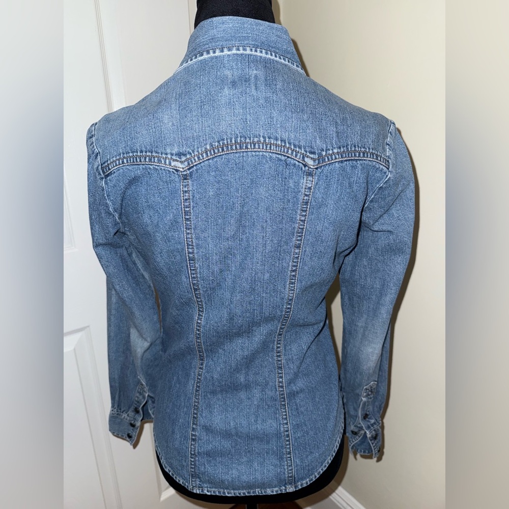 Levi’s iconic denim shirt - Picture 2 of 6